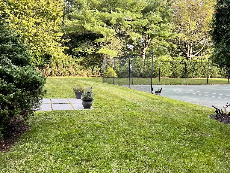 Strathmore Ct — Photo 13