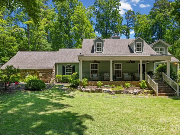 2 Pine Point Rd, Lake Wylie, SC 29710