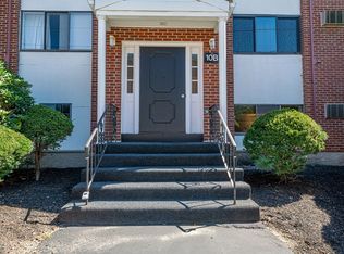 10 Colonial Dr #1B, Andover, MA 01810