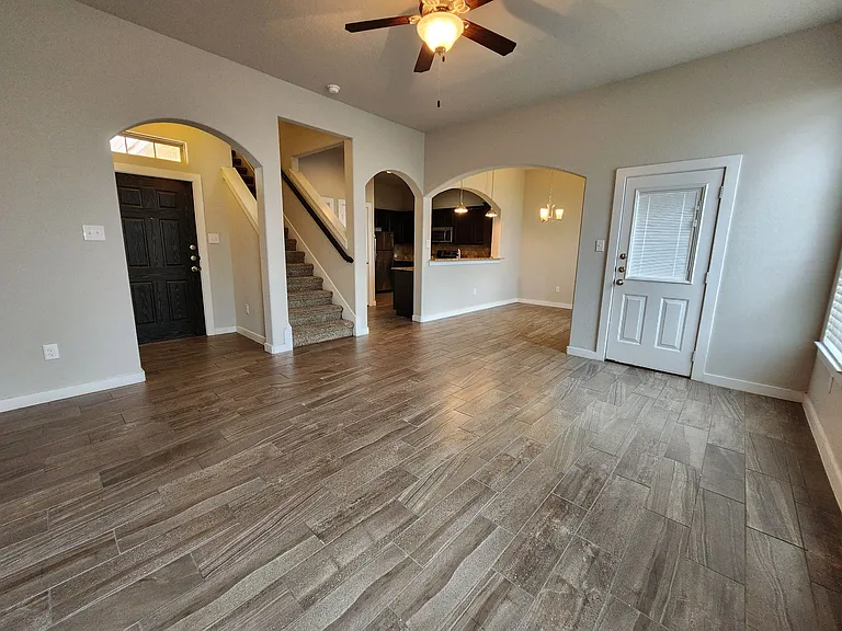 319 Creekside Curv — Photo 4