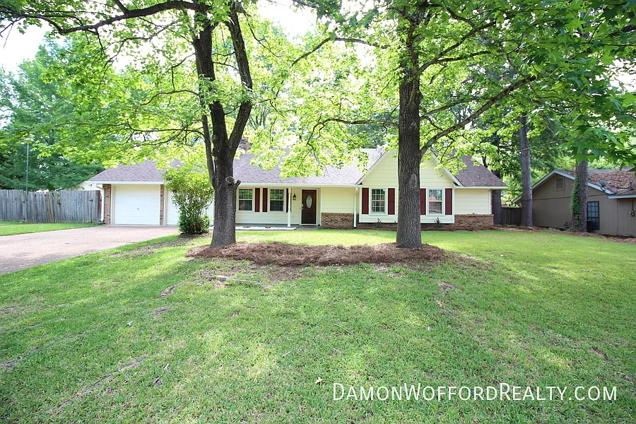 308 Longmeadow Ct N
