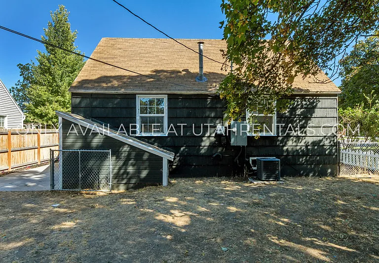 411 W Main St — Photo 4