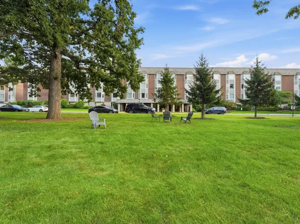 2500 Windsor Mall APT 2D, Park Ridge, IL 60068