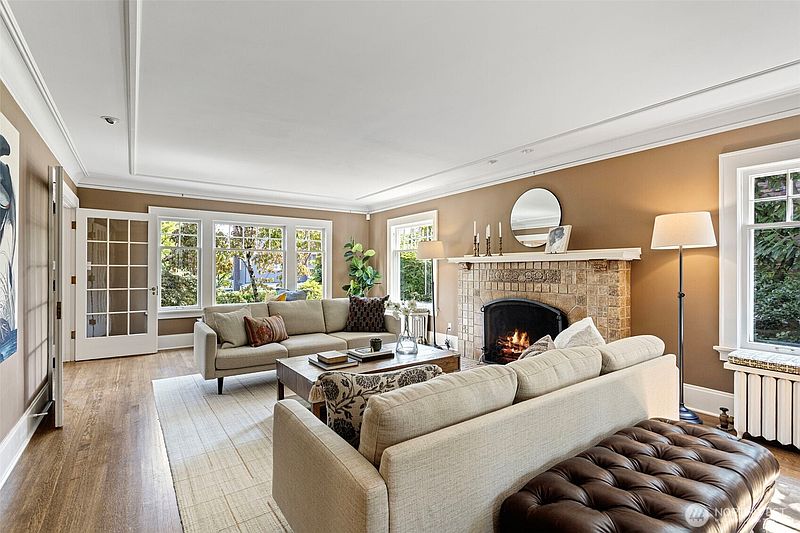 5th image of 3115 Cascadia Avenue S