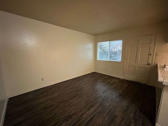 3rd image of 558 N Sunnyside St Unit 9