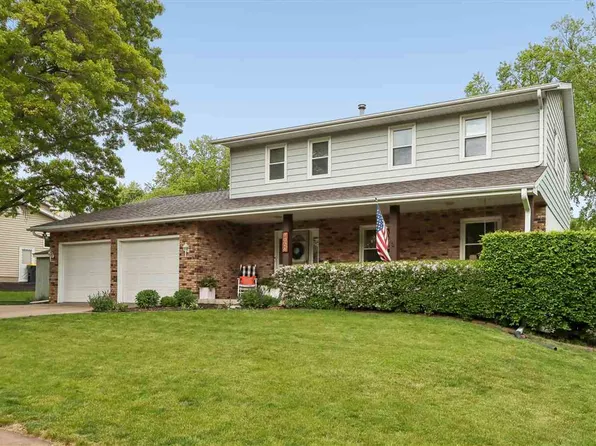 1026 Village Green Blvd, Iowa City, IA 52240