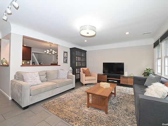 3rd image of 181 Ferncroft Rd