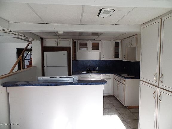 5th image of 2642 Lowell Ave