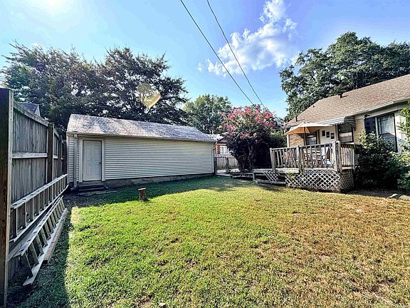 5th image of 303 E Conway St