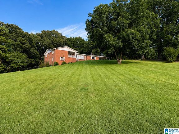 2nd image of 2931 Stockdale Rd