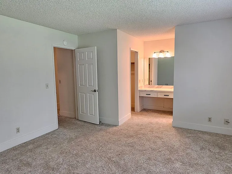 1406 Oak Knoll Rd — Photo 28