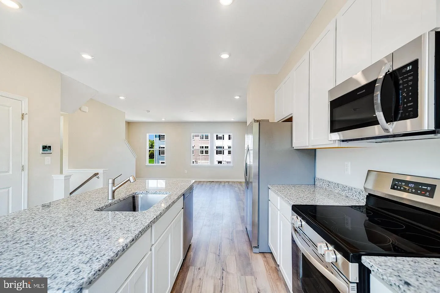 3 bed, 2.5 bath, 1661 sqft, $1,900 — Photo 3