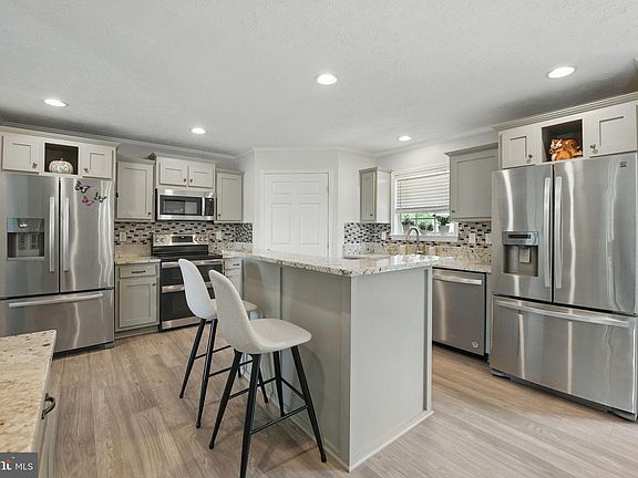 4th image of 8349 Squires Ln