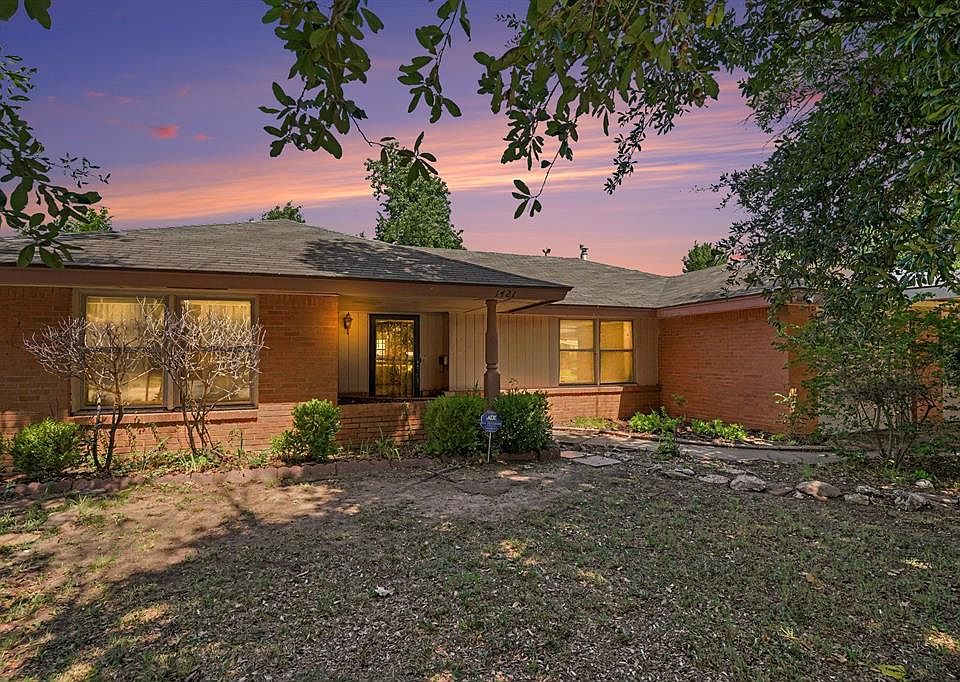 1st image of 1421 Magdalena Dr