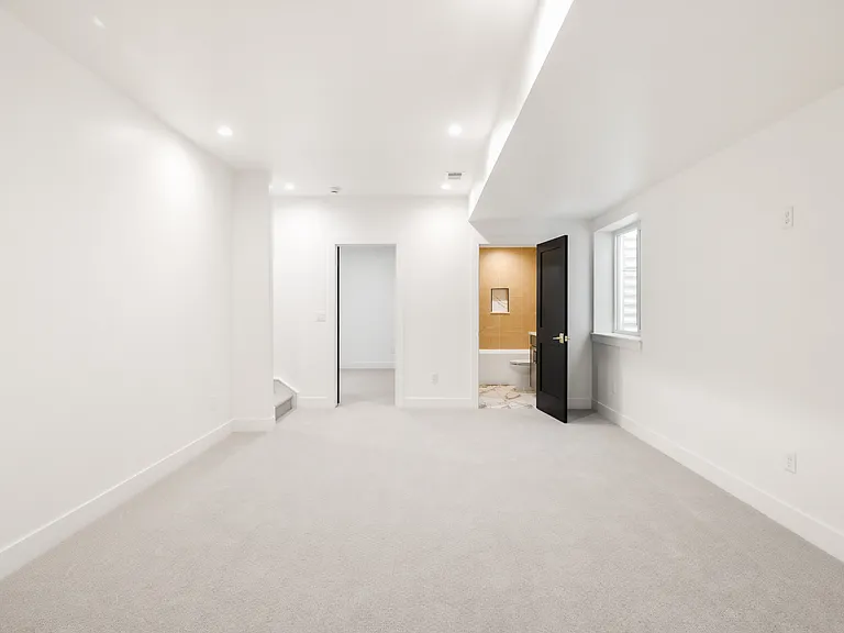 2280 S Bannock St — Photo 31