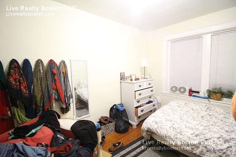 2nd image of 208 Winthrop Rd APT 11M