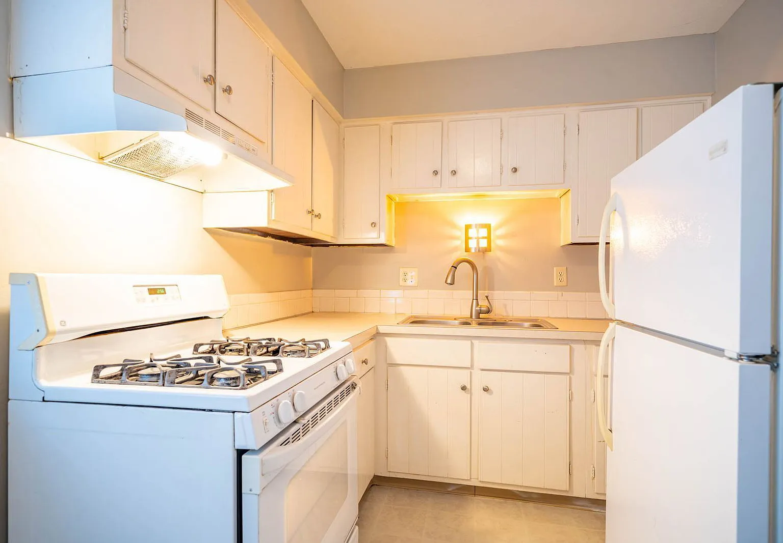 2 bed, 1.0 bath, $1,085 — Photo 4
