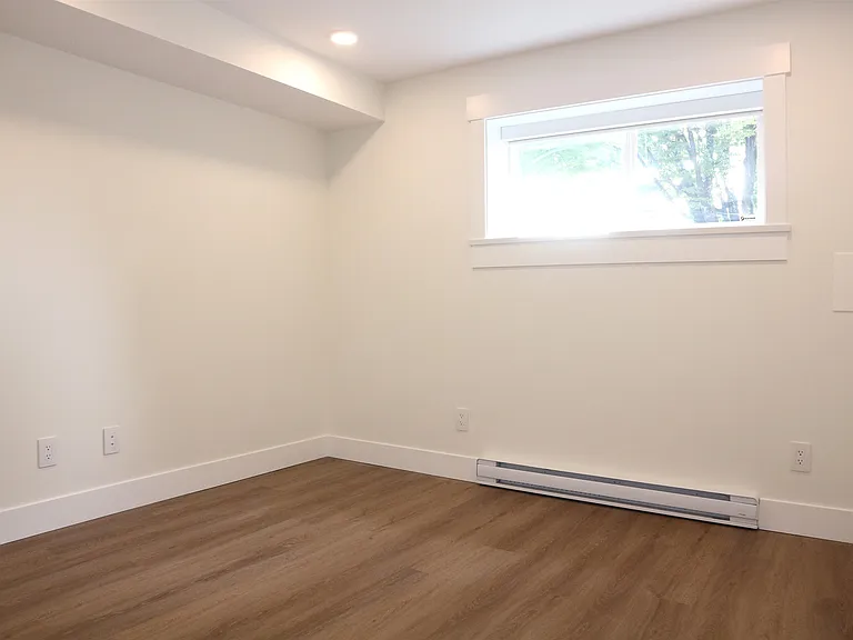 688 Cassiar St — Photo 14