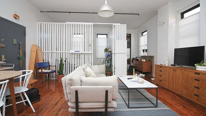 Rented by Nooklyn NYC LLC | media 19