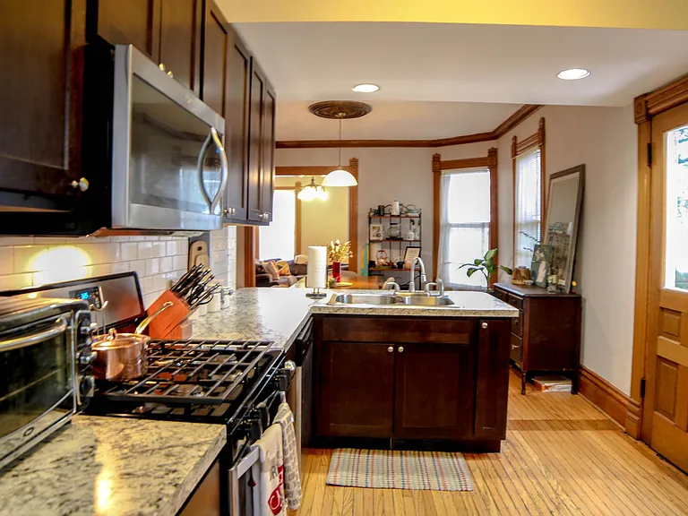 707 Fountain St NE — Photo 2
