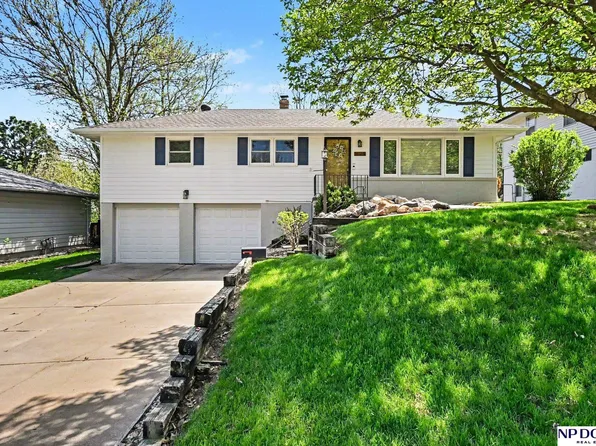 11125 Leavenworth St, Omaha, NE 68154