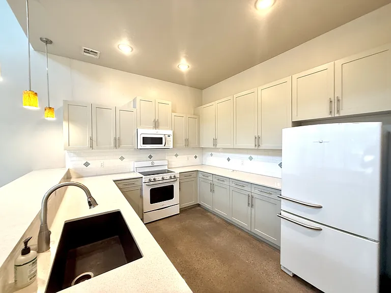 525 K St SW — Photo 3