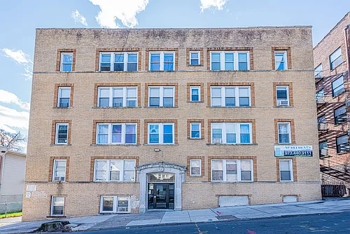 317 William St Photo 1
