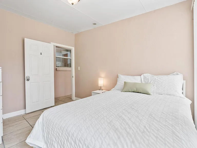 Marlene Ave — Photo 2