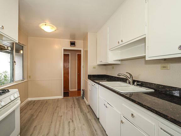 4th image of 3351 Kipling St