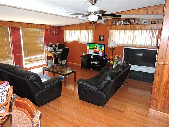 3rd image of 565 Park Ln
