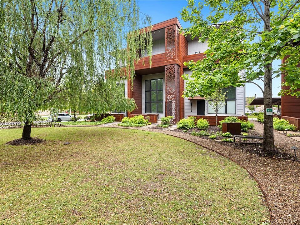 1st image of 502 SE Tourmaline Mews