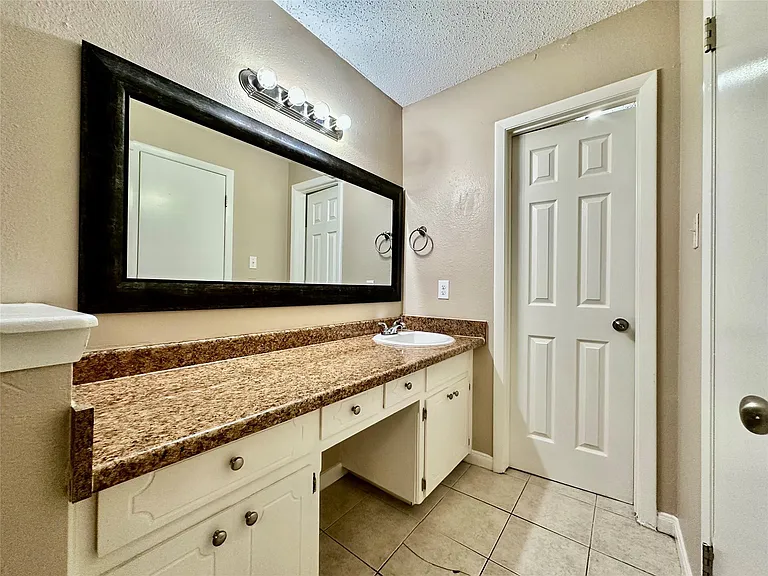 1611 Onion Creek Village Dr #A — Photo 17