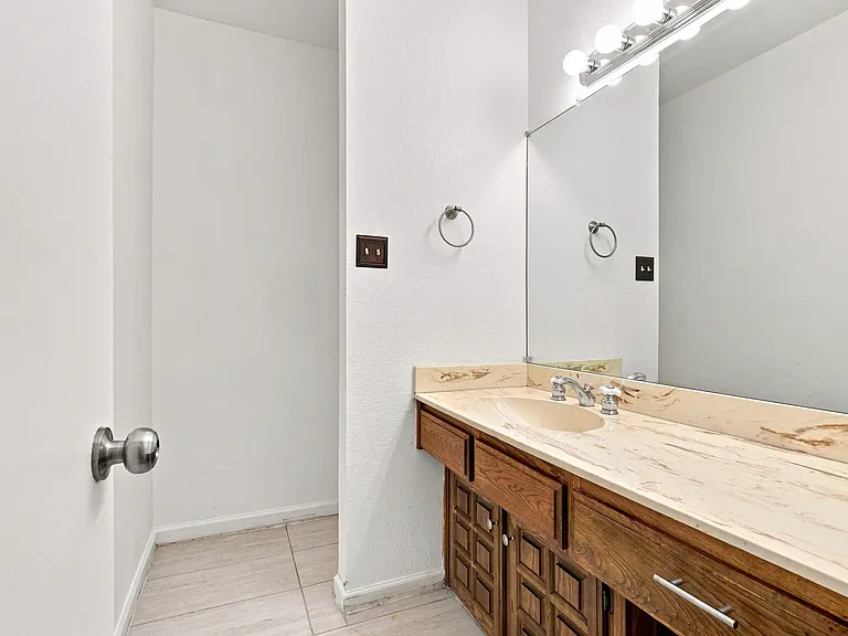 8782 Marilyn Dr — Photo 15