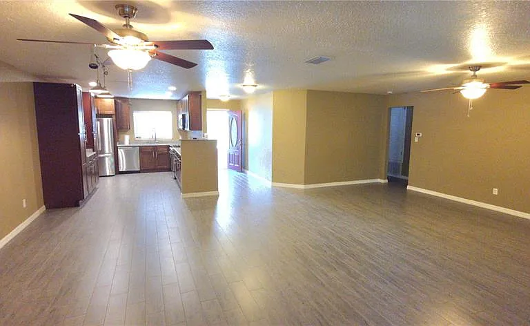 4743 Larchmont Ct — Photo 14