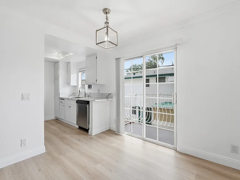908 S Shenandoah St #104 — Photo 9