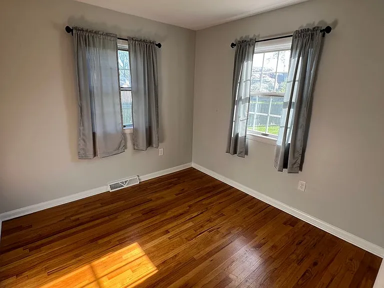 427 W Marion St — Photo 13