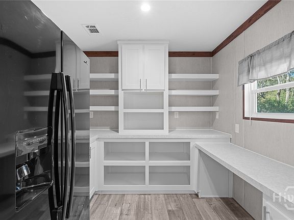 5th image of 215 Orchard Road