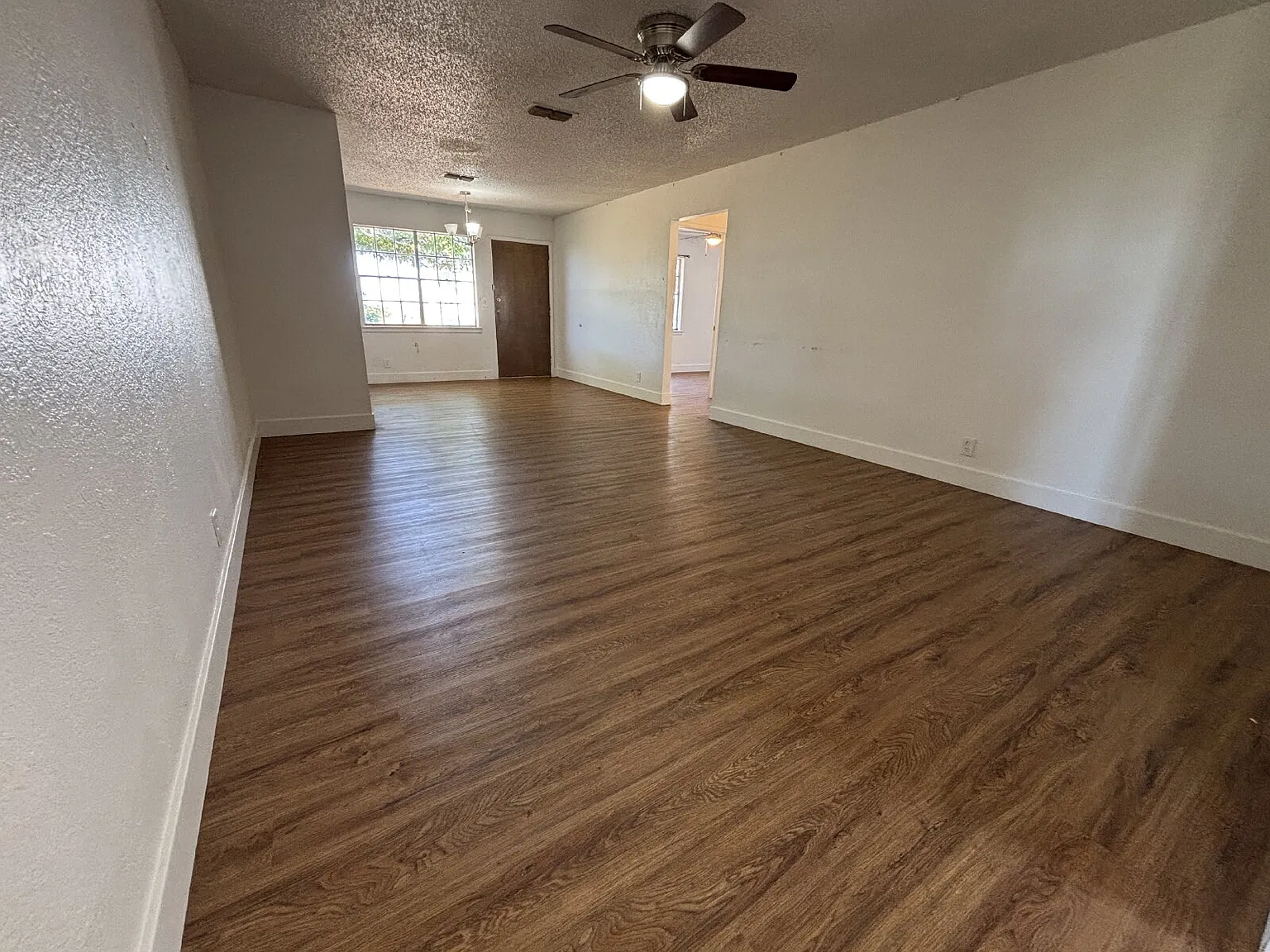 3 bed, 2.0 bath, 1312 sqft, $1,400 — Photo 2