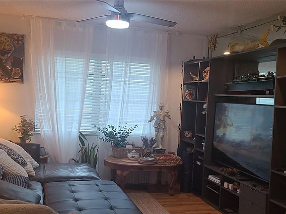 2nd image of 424 N Riverside Dr APT 205