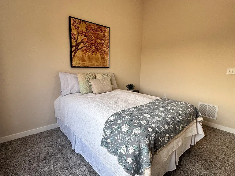 751 E Laporte Dr — Photo 7