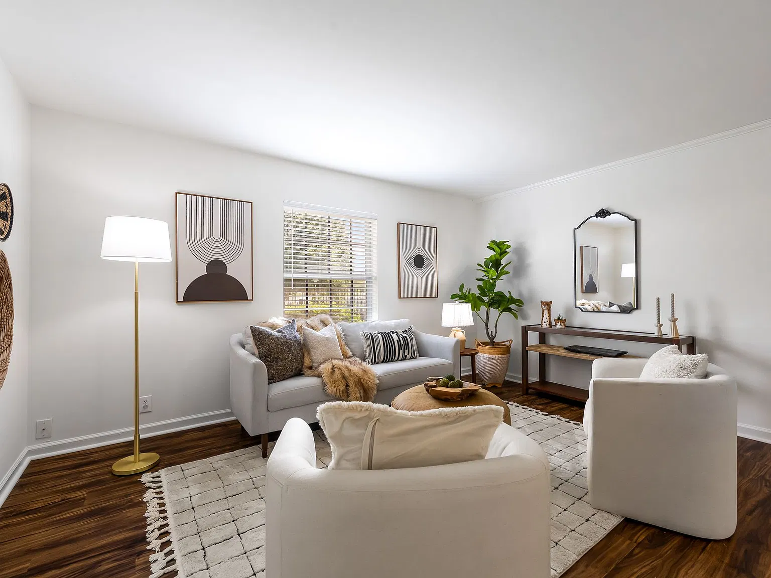 3 bed, 1160 sqft, $2,000 — Photo 1