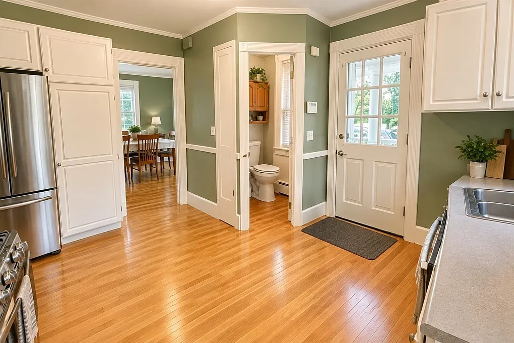 3 bed, 1.5 bath, 1680 sqft, $4,000 — Photo 4