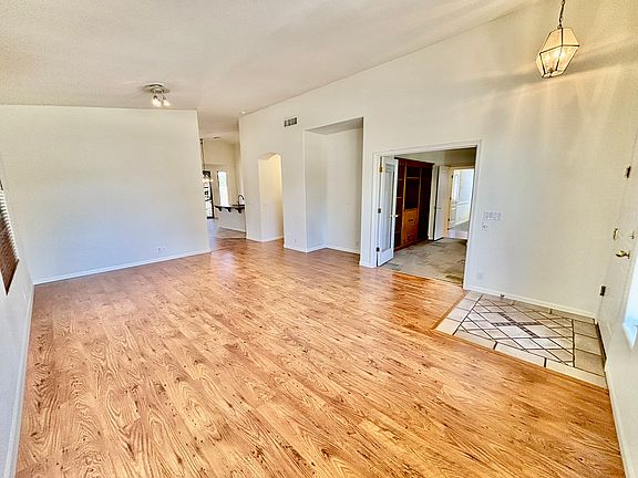 5th image of 1684 E Park Ave