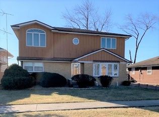 6049 W 83rd St, Burbank, IL