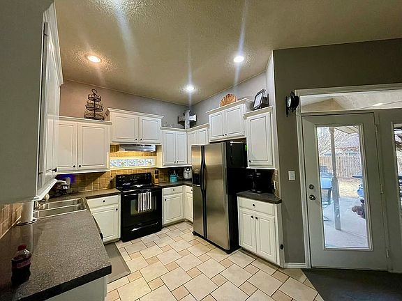 4th image of 508 W 8th St