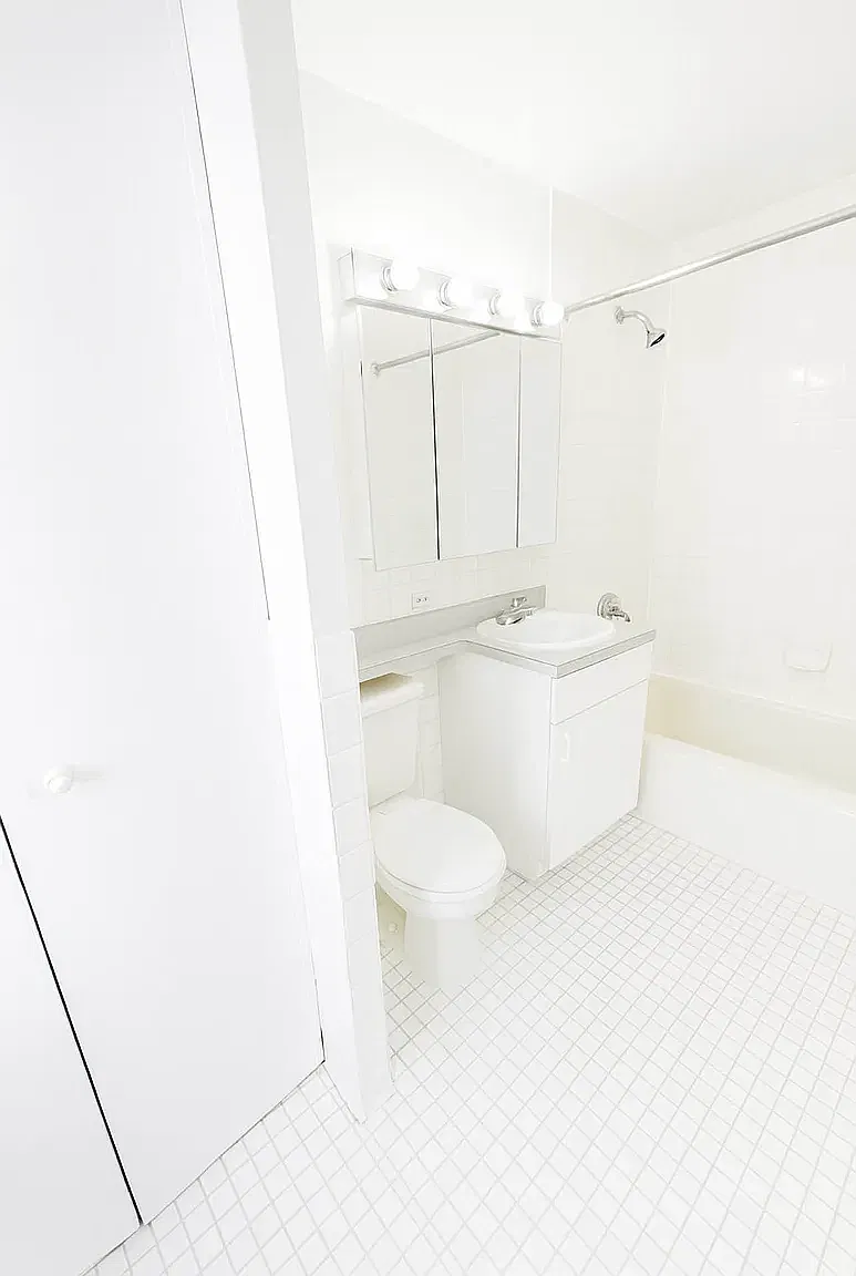1470 1st Avenue — Photo 4