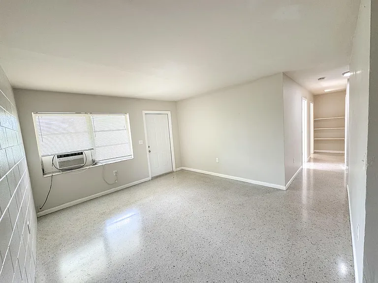 713 N 25th St — Photo 3