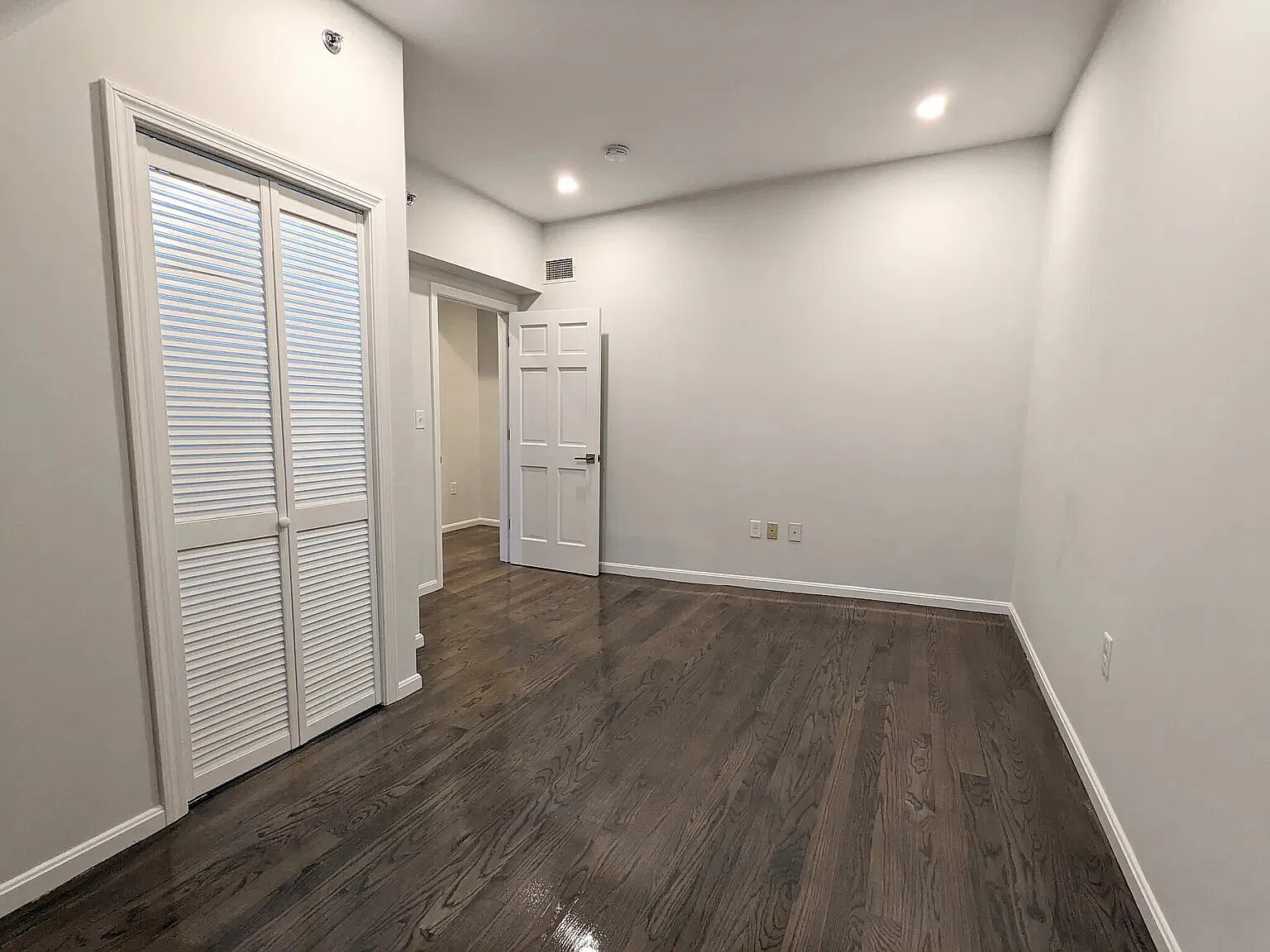 3 bed, 9999 sqft, $5,600 — Photo 4