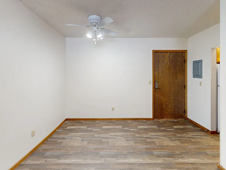 1624 E Gateway Cir S — Photo 9