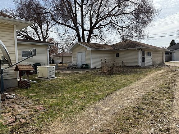 2nd image of 313 W Stanton St